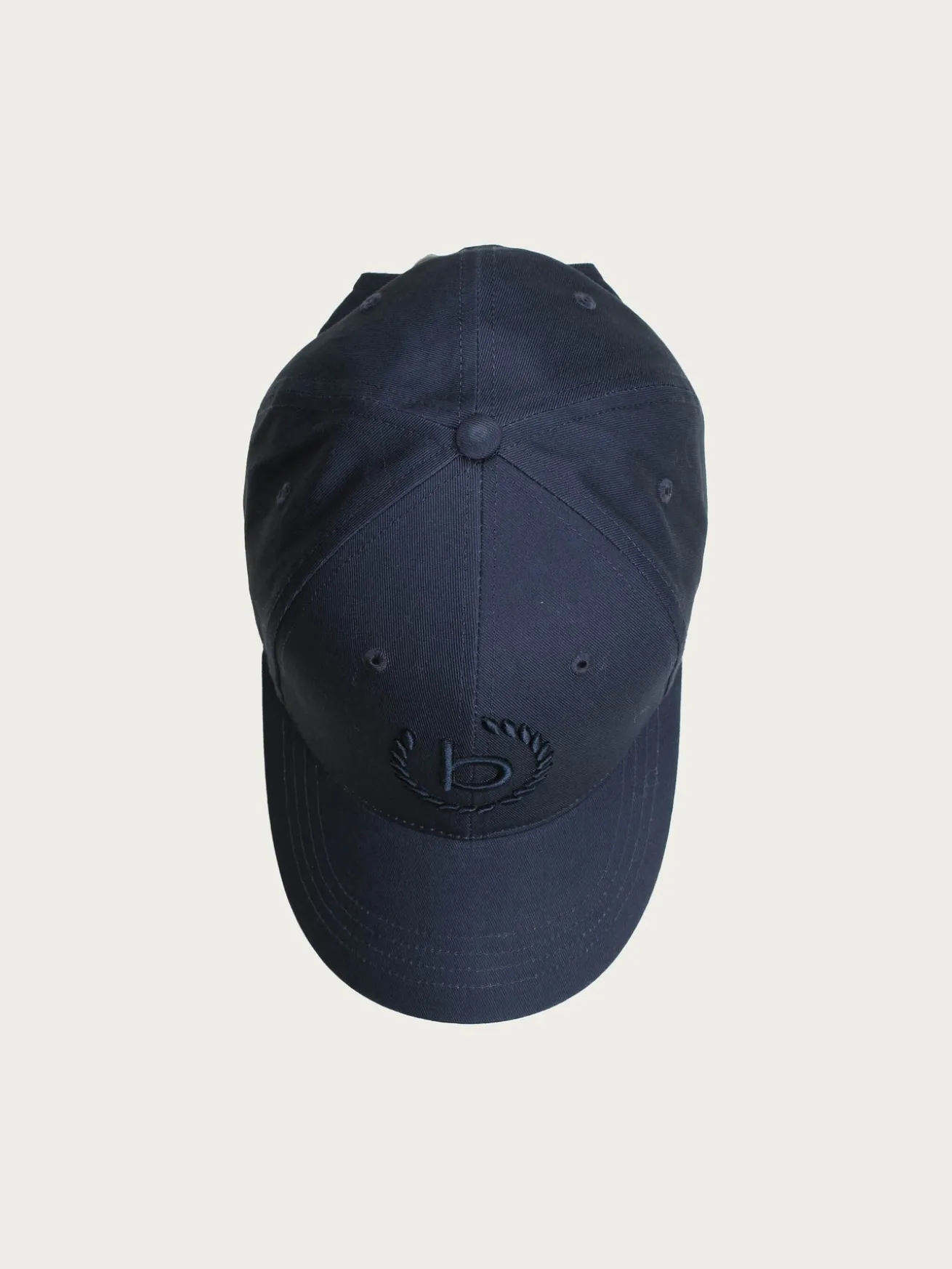 Einfarbige Baseballkappe mit gesticktem bugatti-Logo