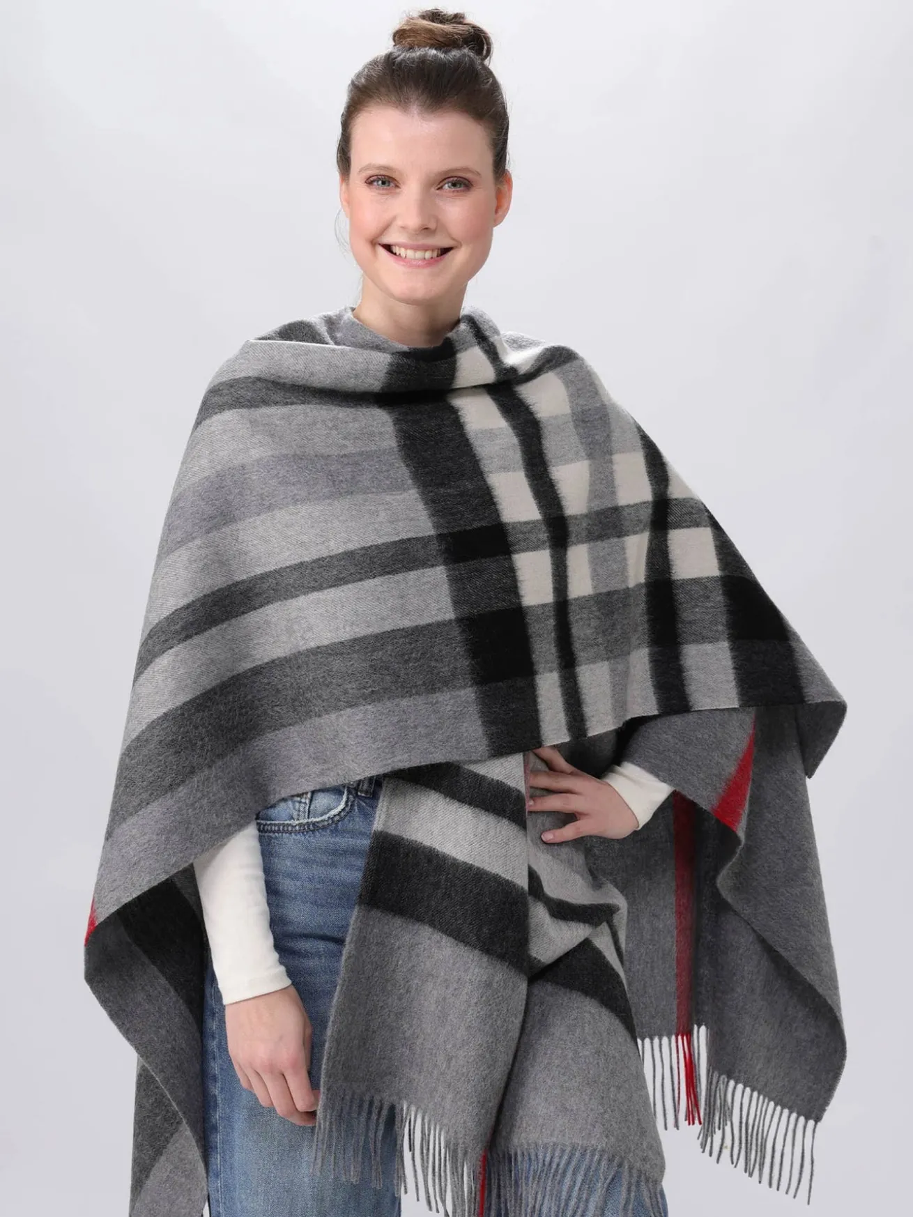 Poncho mit FRAAS Plaid Karo aus reiner Wolle