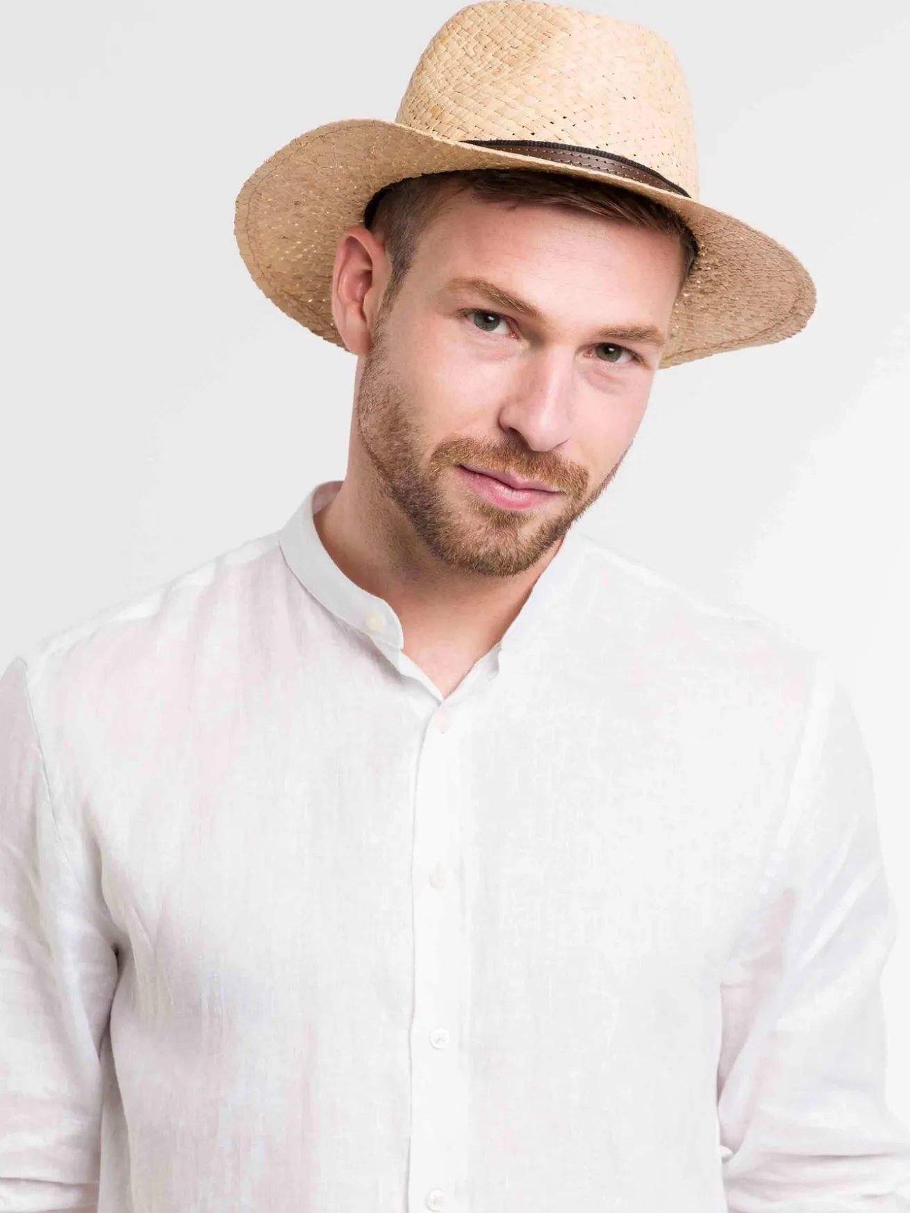 Sommerlicher bugatti Strohhut aus Raffia mit Lederband