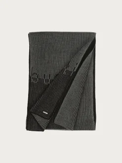 Strickschal mit bugatti-Schriftzug in Wollmischung
