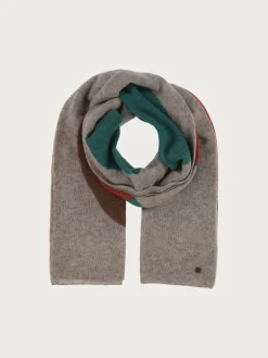 Strickschal mit XL-Punkten aus reiner Wolle