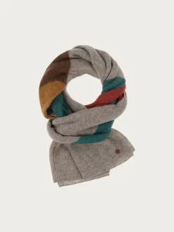Strickschal mit XL-Punkten aus reiner Wolle