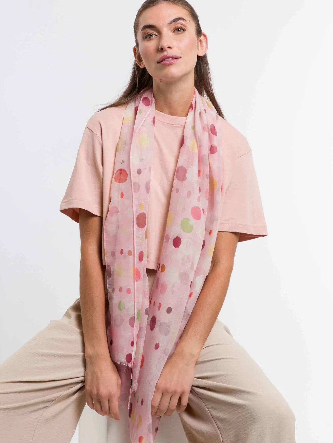 Sustainability Collection - Schal im bunten Punkte-Design